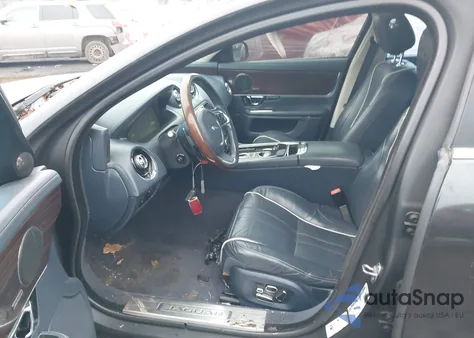 2015 Jaguar Xj Xjl Portfolio z USA, uszkodzony, nr VIN SAJWJ2GD2F8V82366